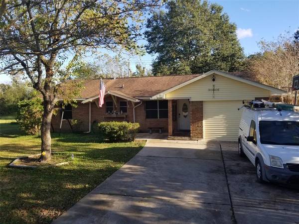 2602 Pecan ST, Dickinson, TX 77539