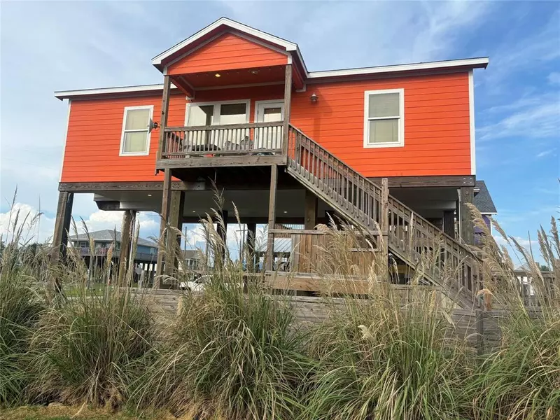 1830 Croaker LN, Crystal Beach, TX 77650