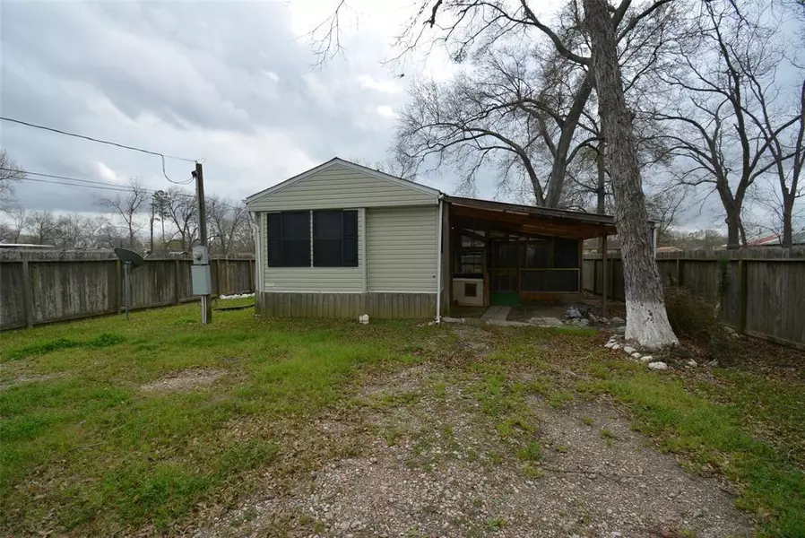 411 Oak AVE, Crosby, TX 77532