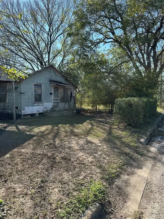 Hallettsville, TX 77964,306 Jerry ST