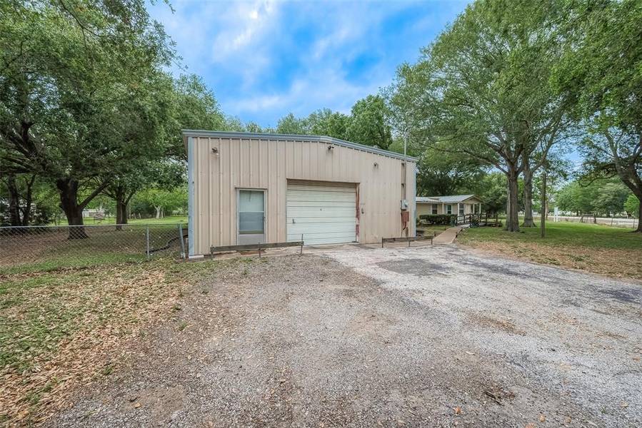 2520 Richmond ST, Needville, TX 77461