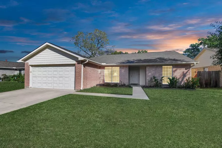 10023 King Ranch LN, Sugar Land, TX 77498