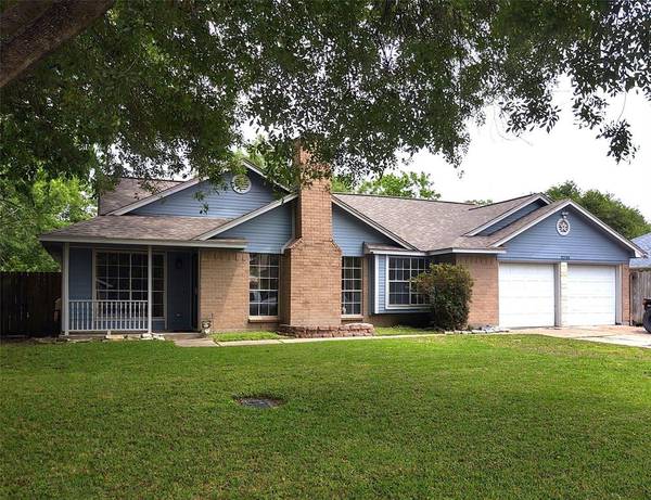 5205 Winding Brook DR, Dickinson, TX 77539