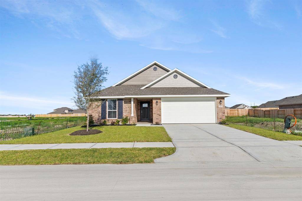 2111 EMERALD LAKE TRAIL, Dayton, TX 77525
