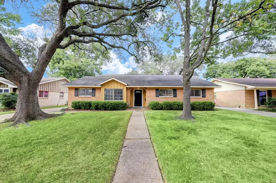 4814 Benning DR, Houston, TX 77035