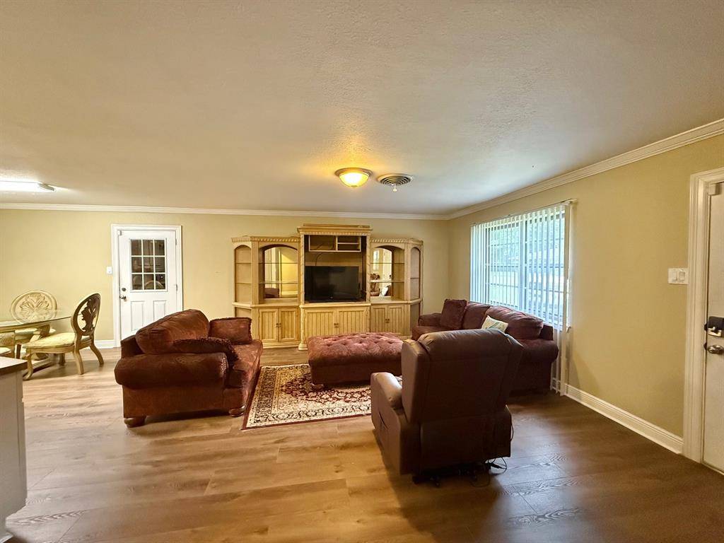 Pinehurst, TX 77630,62 W Harding CIR