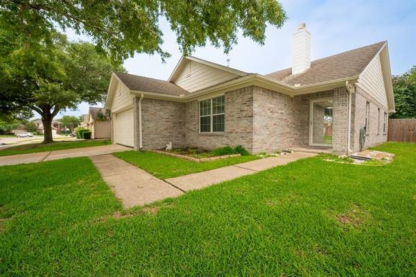 7830 Hunters Peak LN, Baytown, TX 77523