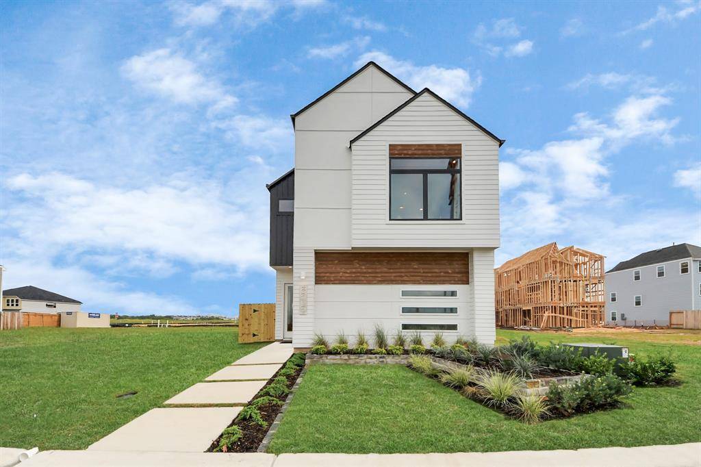 2204 Diagonal LN, Houston, TX 77051