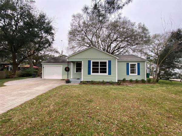 2808 Magnolia DR, La Marque, TX 77568