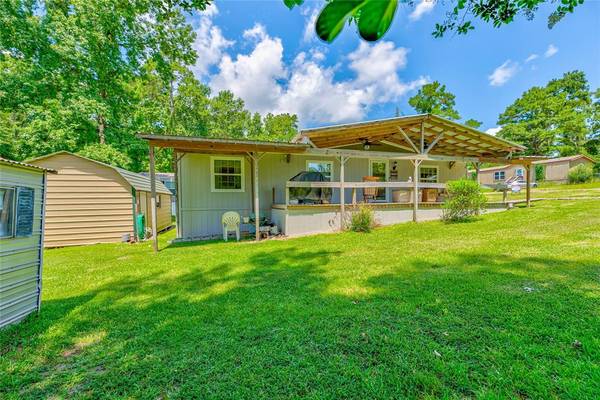 270 Sandy LN,  Onalaska,  TX 77360