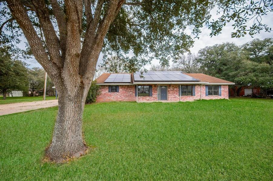 413 S Lavaca, Louise, TX 77455