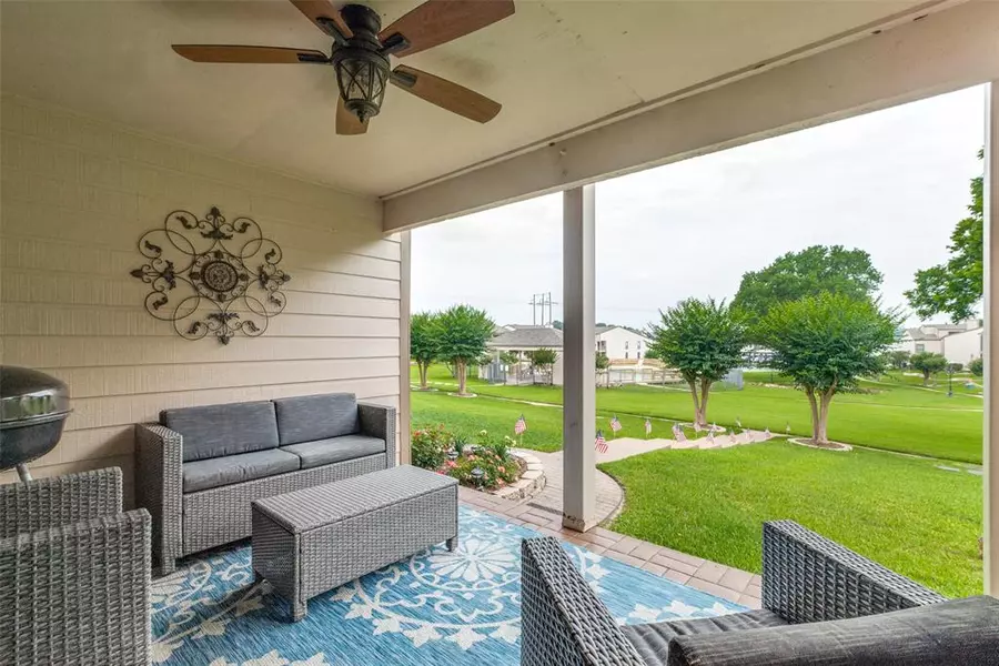 112 Lakeview TER #D, Conroe, TX 77356