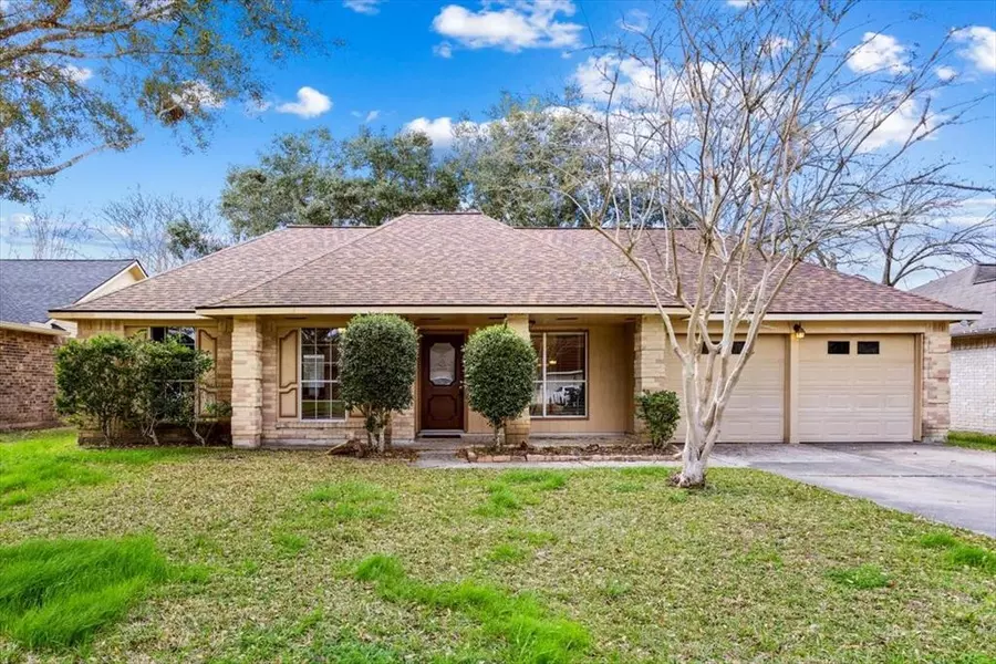 519 Country LN, League City, TX 77573