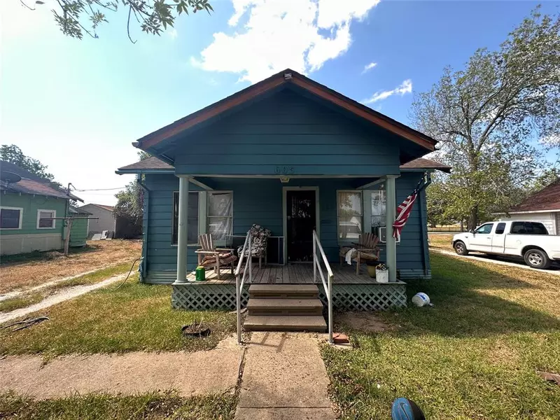 605 N Avenue A, Freeport, TX 77541