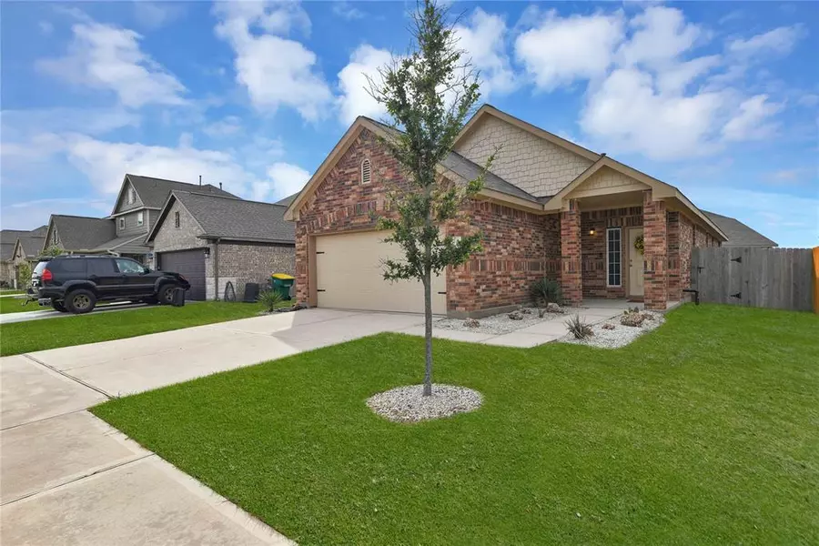 2335 Spring Hollow DR, Baytown, TX 77521