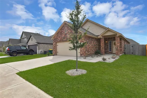 2335 Spring Hollow DR, Baytown, TX 77521