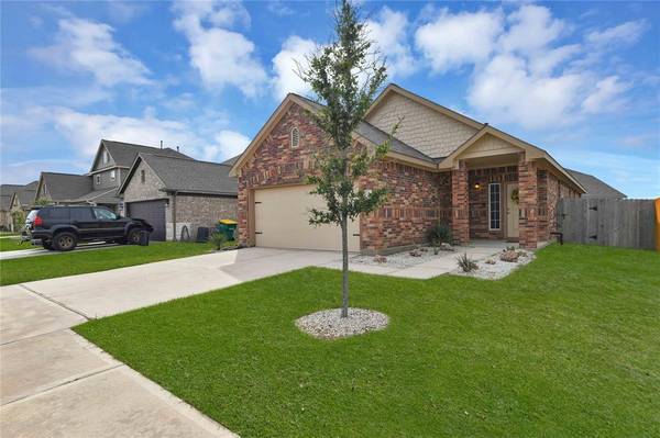 2335 Spring Hollow DR, Baytown, TX 77521