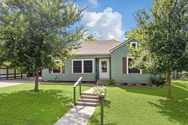 213 S Holland, Bellville, TX 77418