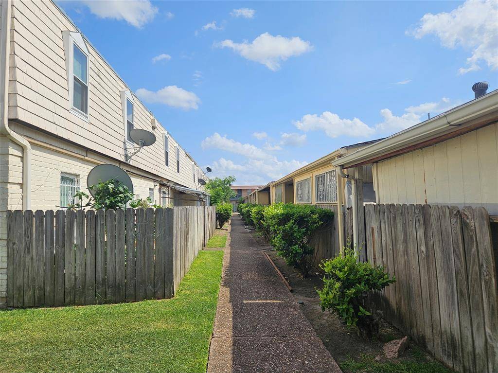 Houston, TX 77036,6201 Ranchester DR #1