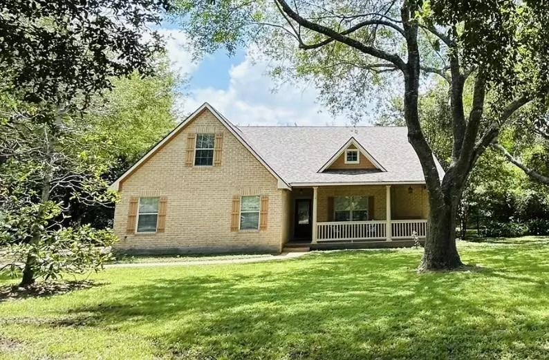 408 Standing Oaks LN, Sealy, TX 77474