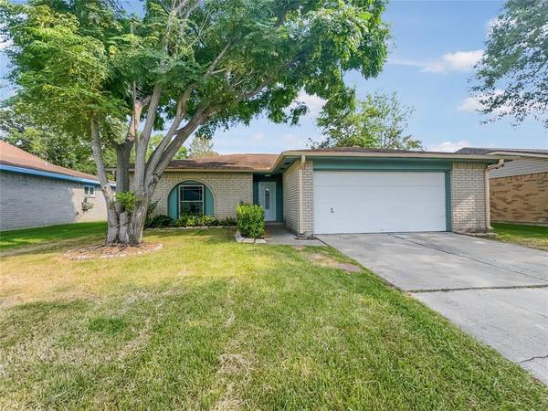 4930 Meadow Place DR, La Porte, TX 77571