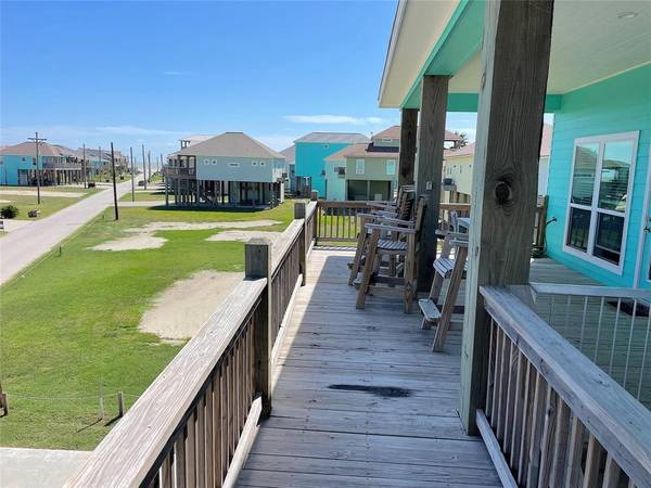 Crystal Beach, TX 77650,1001 S Stingaree DR