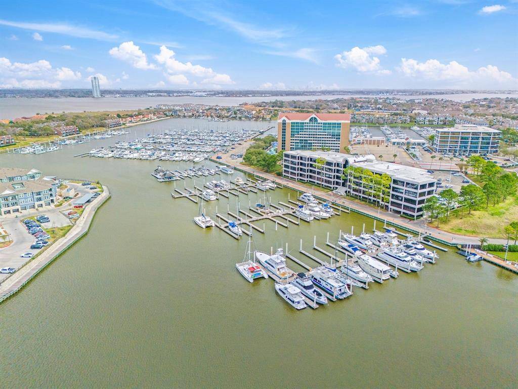 2385 Golden Shores LN, League City, TX 77573