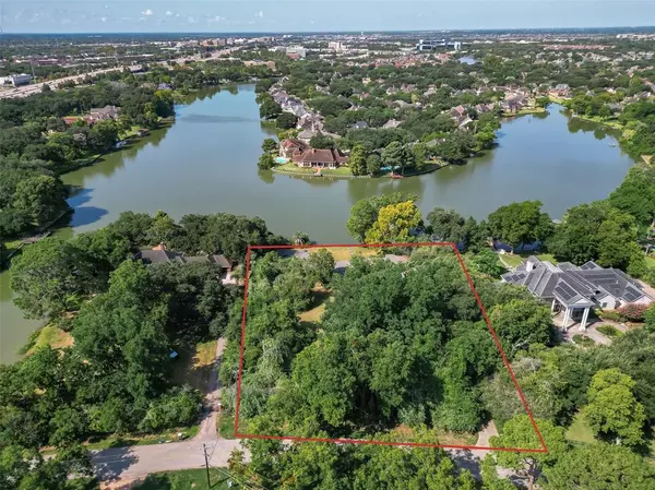 512 W Alkire Lake DR, Sugar Land, TX 77478