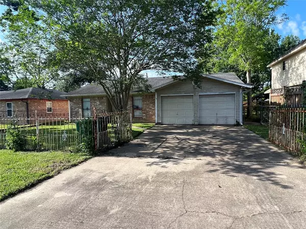 8213 Botany LN, Houston, TX 77075