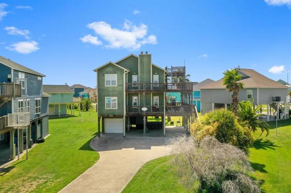 3240 Castle DR, Crystal Beach, TX 77650