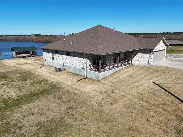 497 Laurel CV W, Onalaska, TX 77360