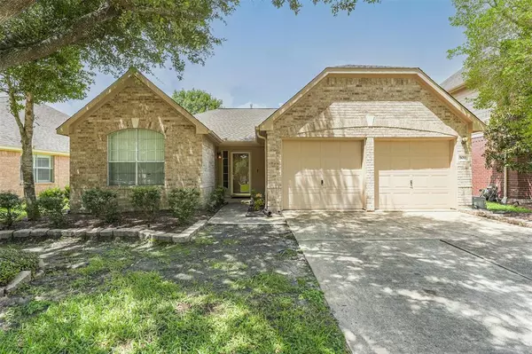 5011 Wilbury Heights DR, Pasadena, TX 77505