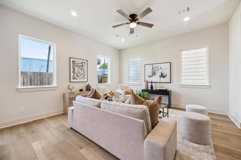 Houston, TX 77011,5254 Texas ST