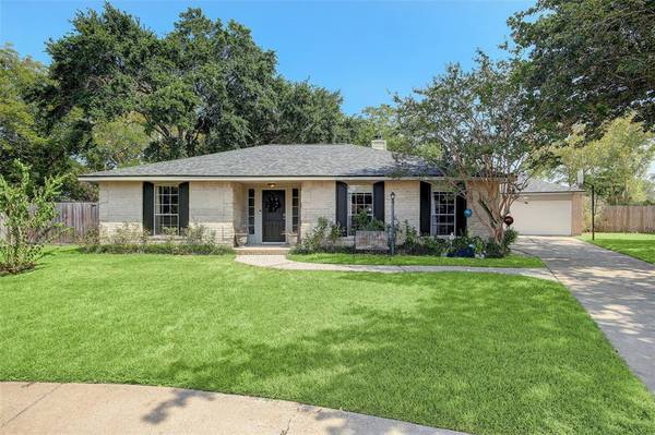 16311 Barcelona DR, Friendswood, TX 77546