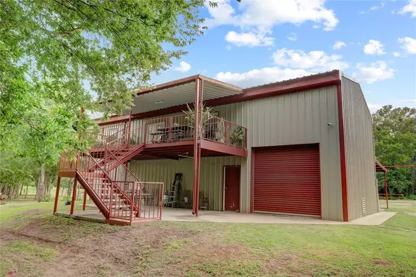 4951 Baldwin DR, East Bernard, TX 77435