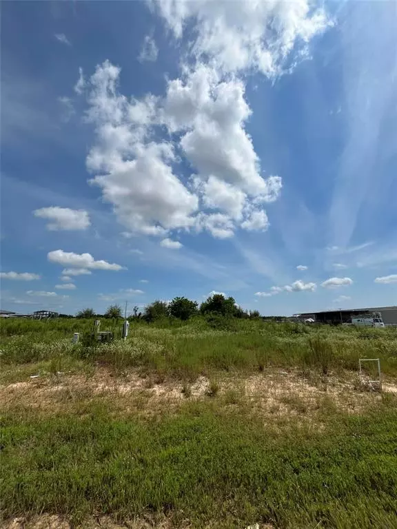 400 Road 5603, Cleveland, TX 77327