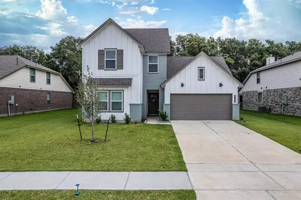 Anahuac, TX 77514,305 Lakeway CIR