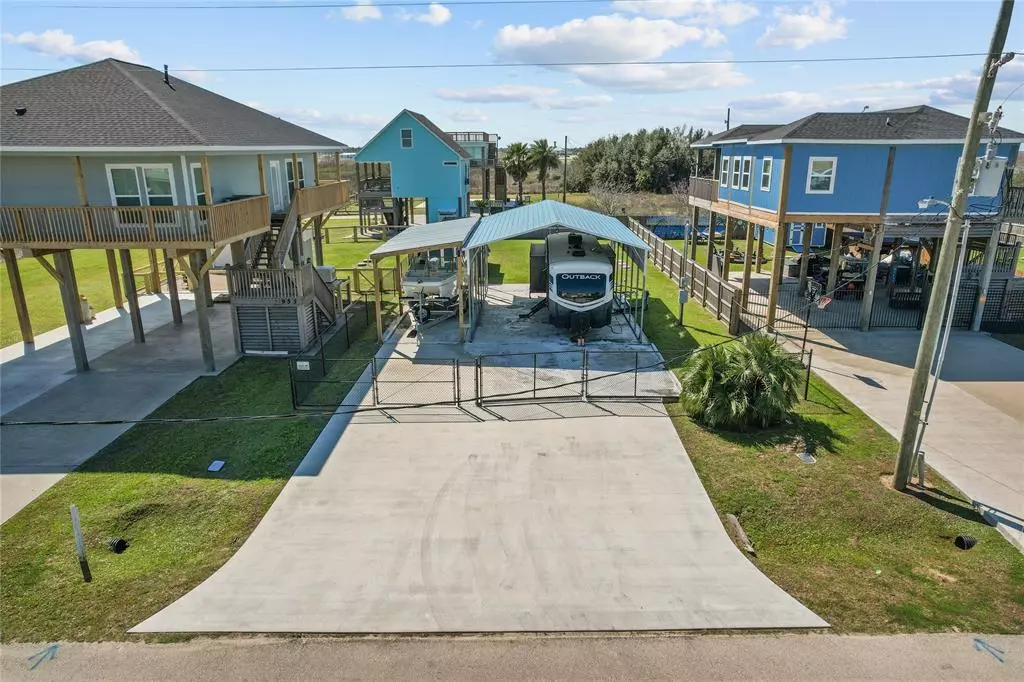 Crystal Beach, TX 77650,957 S Tinkle LN