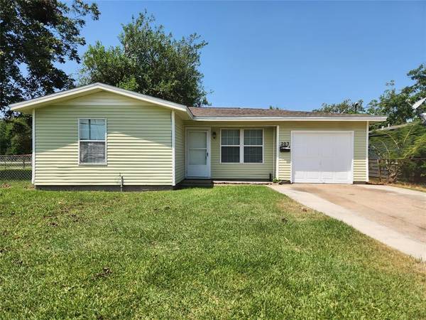 203 N Logan ST, Texas City, TX 77590