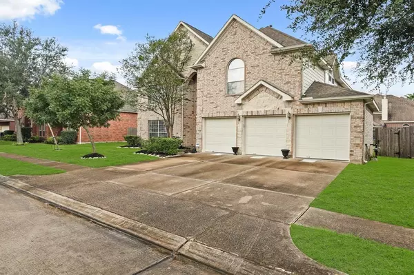 3007 Broken Bridge LN, Pearland, TX 77581