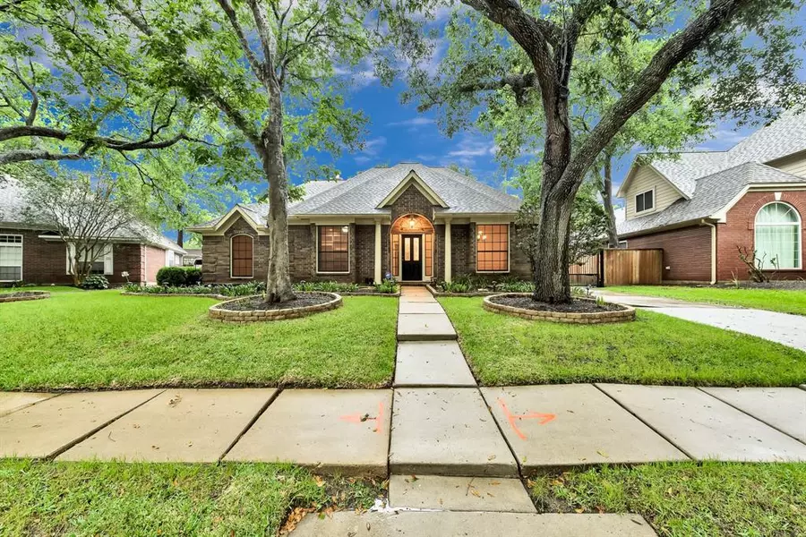 6607 Cypress Village DR, Sugar Land, TX 77479