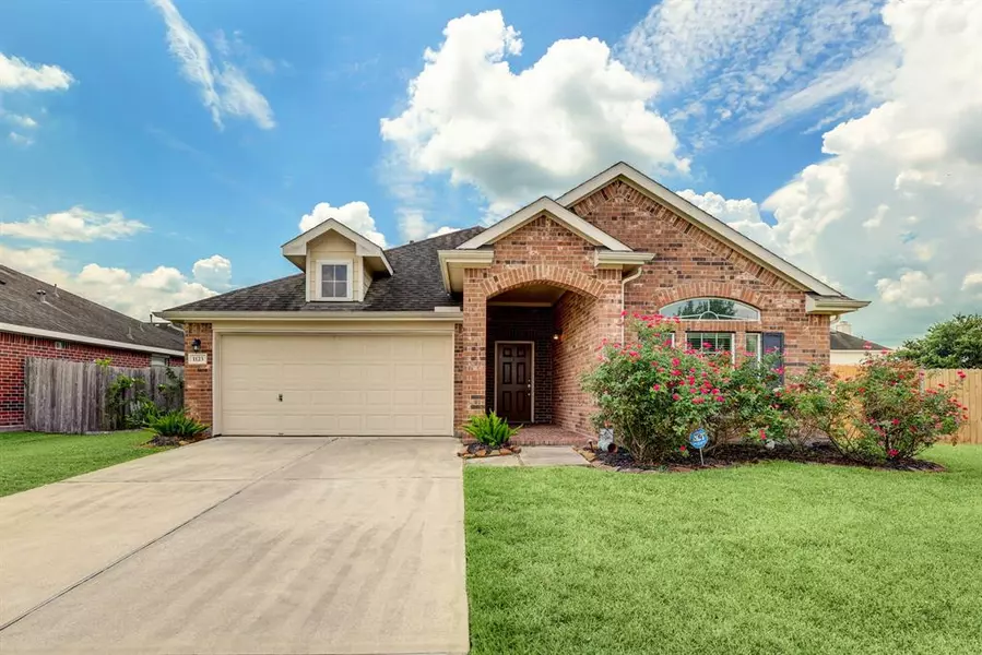 1123 Lasso CT, Alvin, TX 77511