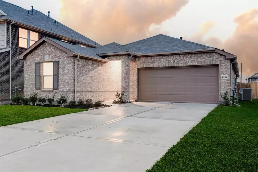 7215 Bakersfield CT, Rosharon, TX 77583