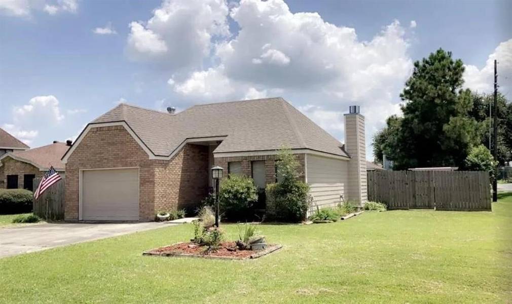 2707 Terrace CIR, West Orange, TX 77630