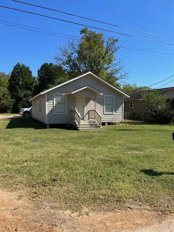 Willis, TX 77378,104 S Avenue A