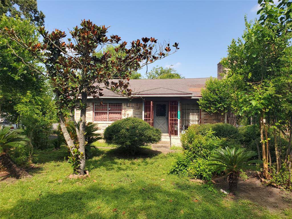 8713 Autumn LN, Houston, TX 77016