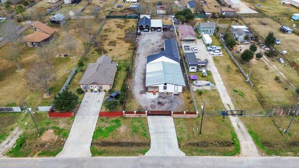 411 County Road 3556, Cleveland, TX 77327