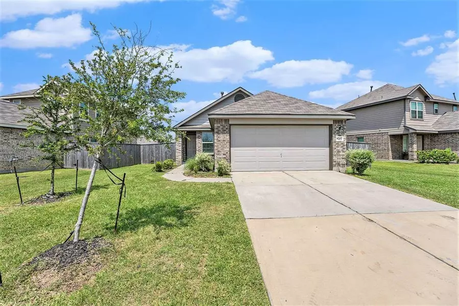 8707 Wooster Trails Dr, Baytown, TX 77521