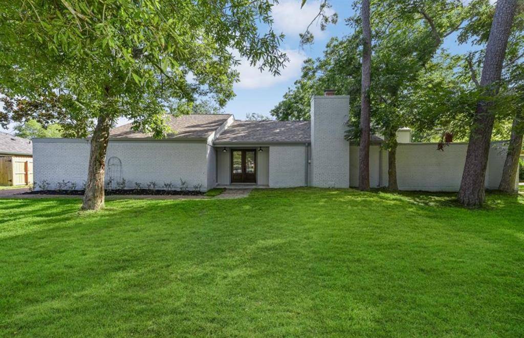 6 Earlham DR, Friendswood, TX 77546