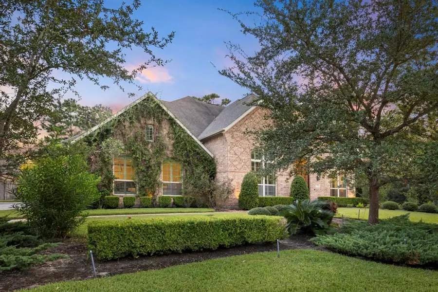 15 Waning Moon DR, The Woodlands, TX 77389